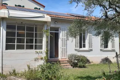 Image de Maison de ville avec joli jardin 7 min Ă pieds de la mer Wifi gratuit