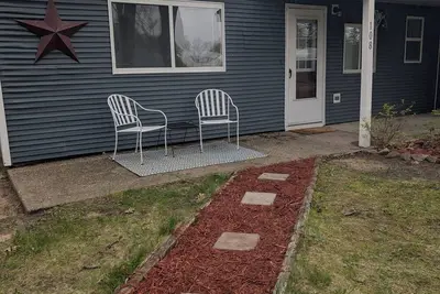 Image de Charming 2-bedroom cottage in tranquil Prudenville with WiFi, Ac