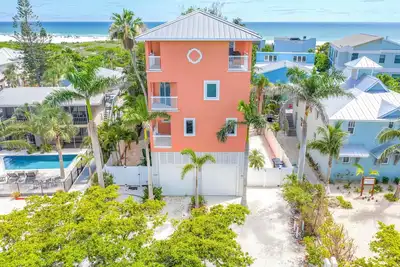 Image de New Listing! | Ocean-views, Walk 1-Min Beach & Village, Private Balconies Hot-tub Deck & Elevator!