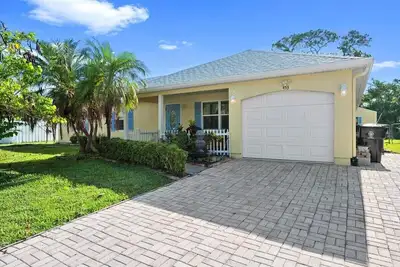 Image de Cozy 3br Retreat – Close to Beaches, Golf & Dining!