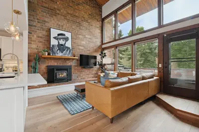Image de Modern 2b/2b Condo in Prime Eagle-Vail Location; golf course, pool, tennis!