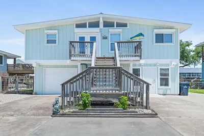 Image de Canal Breeze! Waterfront property! Private pool!
