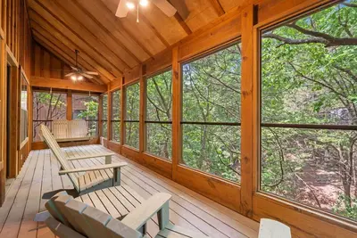 Image de Peaceful Cabin Close to Attractions