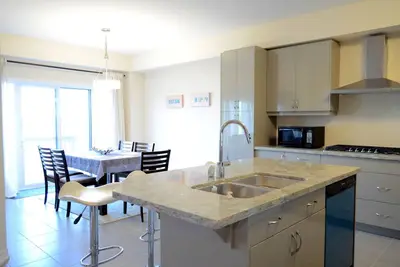 Image de Stunning 5-bed, 4-bath retreat with gourmet kitchen, Double oven & gas cooktop,