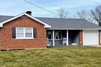 Image de Charming 3-Bedroom House with Pool, WiFi, Ac in Tranquil Winchester