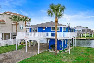Image de Charming Canalfront Bungalow with Screened Patio
