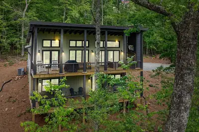 Image de Prime Location: Modern Cabin w/Outdoor Living