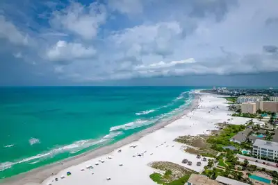 Image de Charming 2-bedroom condo walking distance to Siesta Key’s beach!