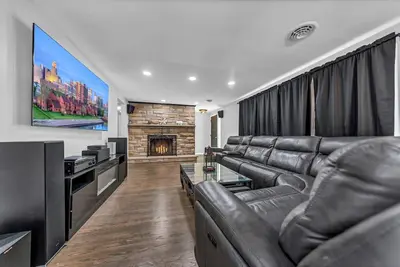 Image de King Beds, Luxe Bath and Game Room