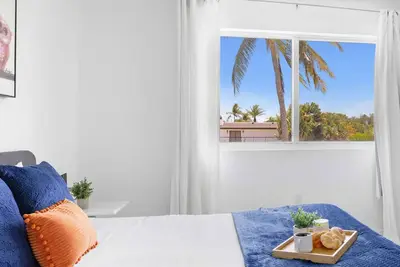 Image de Home with 5br & Pool - Waterfront