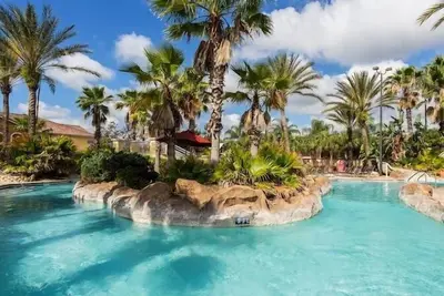 Image de Themed 3br townhome with Smart TVs, Ps5, and access to Regal Palms Resort’s pools & spa.
