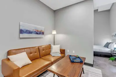Image de CozySuites Modern 1br in Downtown Pitts #14