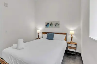 Image de CozySuites Modern 1br in Downtown Pitts #21