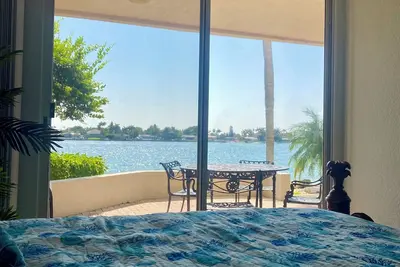 Image de 3-Br, 2Ba Waterfront condo with fitness room & WiFi in St. Petersburg