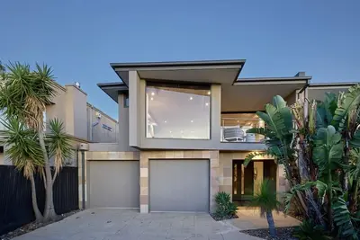 Image de Black Rock Beach Haus overlooking the beach & Hms Cerberus