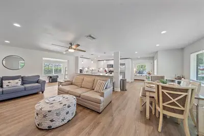 Image de Minutes to Siesta Key - Peaceful Escape w/ Heated Saltwater Pool & 2gb Wifi