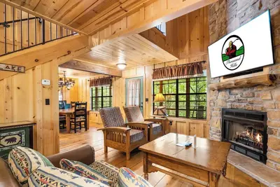 Image de Spacious Family Cabin with Jetted Tub