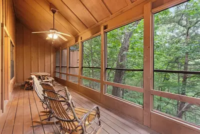 Image de 2br + Loft Cabin Near Branson Strip & Dining