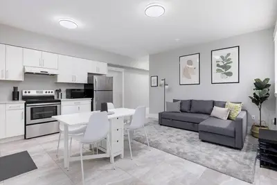 Image de Cosy 2-Bed Basement Suite in Quiet Neighbourhood