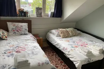 Image de Family and pet-friendly Hague home, steps to the harbor and the beach :)