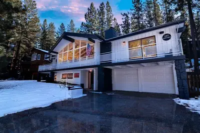 Image de Sk107- 5Br, 5Ba Private Hot Tub, Pool Table, Private Comm Beach!