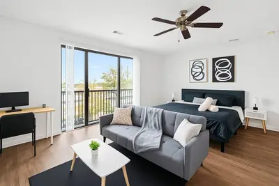 Image de Elegant Studio Near Bars, Dining & Uab