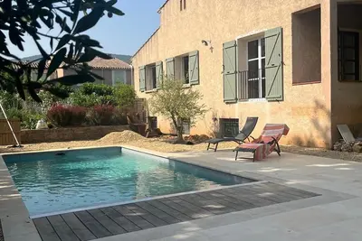 Image de Maison provençale, 5 chambres. Plage à pieds à 650m. Piscine, Terrain Pétanque