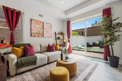 Image de New! 3br/2. 5 Bath/15min-Nyc /5min-Path Train, Yard, Gameroom, Parking- Sleeps 12