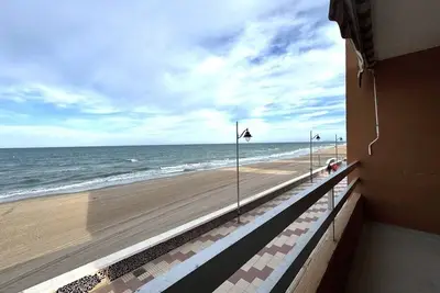 Image de Apartment on the Beachfront, stunning sunrises and sunsets.