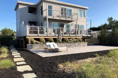 Image de Newly Built Bayfront Dune Rd Luxe Contemporary