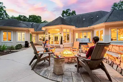 Image de Luxury Home w/Hot Tub, Pets Ok