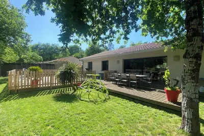 Maison au calme avec piscine à l'entrée du Médoc, entre  l’océan et Bordeaux