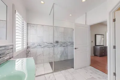 Image de Discover the perfect blend of comfort in our upscale short-term rental