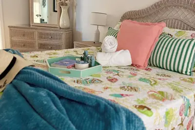 Image de Modern Getaway w/ Roku TVs in Every Room Near Beach + Downtown