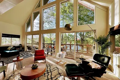 Image de Midcentury Modern Lake House, gorgeous views, deck, 4-bedrooms in Lusby/Solomons