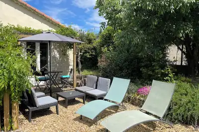 Image de Studio dans les pins et Piscine