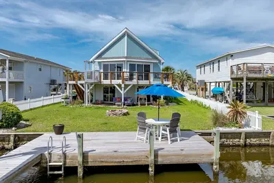 Image de Waterfront + Private Dock + Golf Cart Available