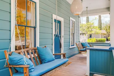 Image de Charming Bungalow Near Downtown Square