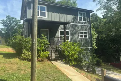 Image de Designer3-bedroom house in awesome Athens A/C, WiFi, walk firefly trail, downtown