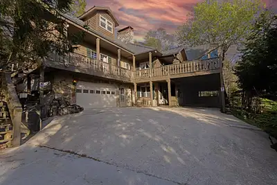 Image de 265 Westridge: Spacious living w/nature at the Alpine Ridge Chalet!