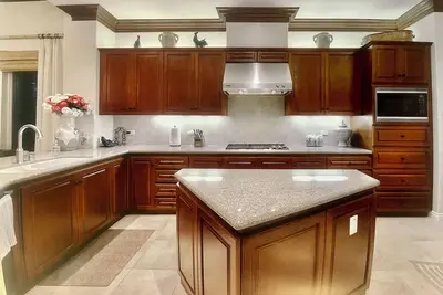 Image de Live a multimillion dollar lifestyle, 24/7security. pool, 3bd 3. 1ba Indian Wells