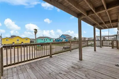 Image de New Listing Promos - The Neon Palm - 4bed 3bath in Surfside Beach Tx