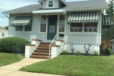 Image de Walk, bike or drive to the beach in 3 minutes. Charming house in Neptune City