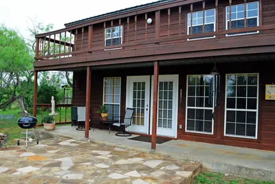 Image de Charming 1-bedroom gallery bungalow on 9 acres in Spicewood, new central air/ht.
