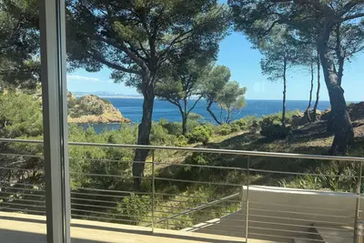 Image de N’ARTure home with unique environment (restricted calanque, sea front and boat)