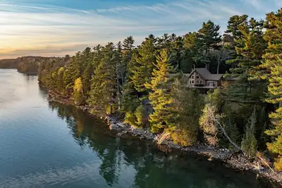 Image de Spacious Oceanfront Chalet: Hot tub, Fire pit, Sunset Views, Game room, Kayaks