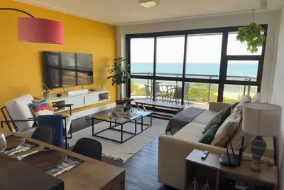 Image de A modern paradise by the seaside