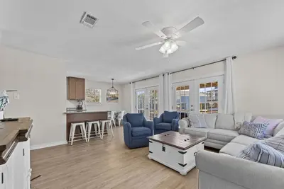 Image de 3Br 1Ba Waterfront Camp