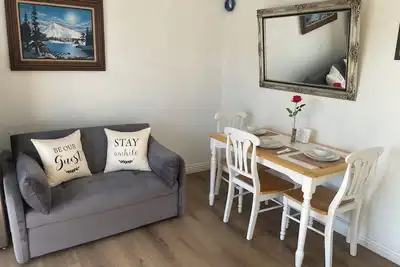 Image de Welcome to Nena's Home Adventure! \nGuesthouse in Whittier. California
