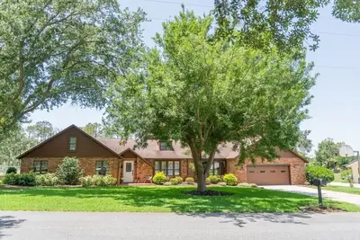 Image de The Brickstone Home- Large backyard, games, 5 minutes from Brownwood!